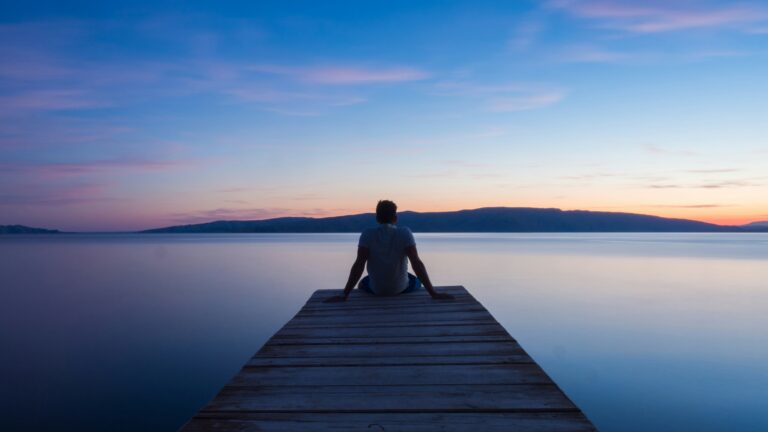 Strategic Thinking vs. Impulsive Decisions in Startup Leadership